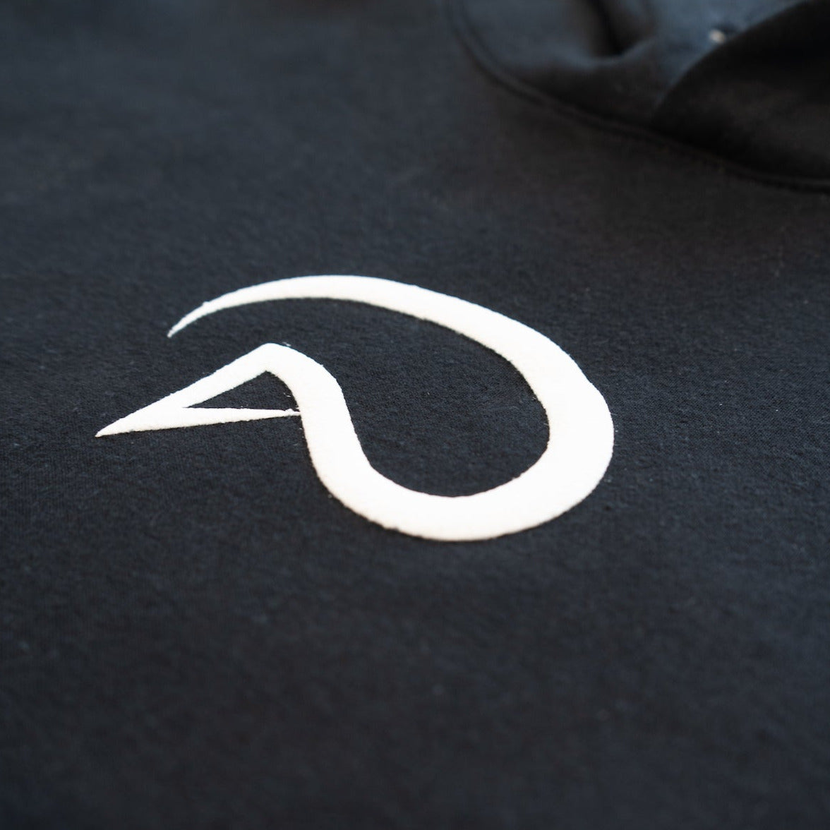 PUFF PRINT WISDOM HOODIE IN BLACK